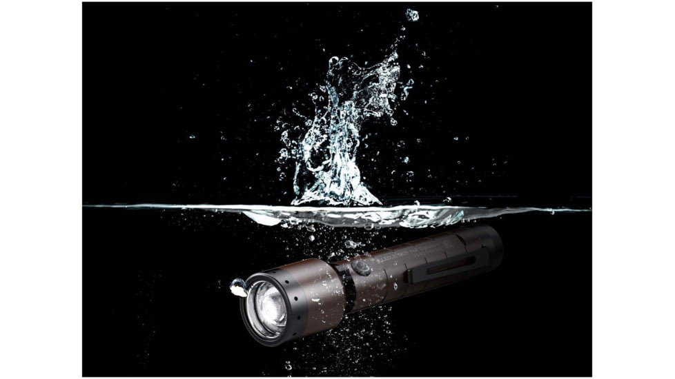 LED Lenser P6R Signature Flashlight, Li-ion 3.63V, Black, 880521