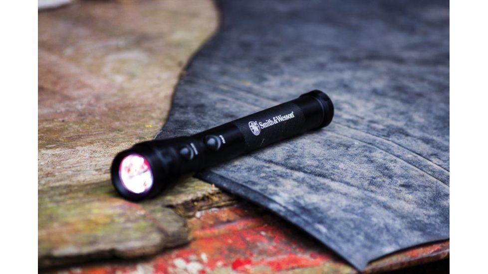 Smith &amp; Wesson Powertech Galaxy 6 Flashlight, Black body, 3 White LED, 3 Red LED 110242