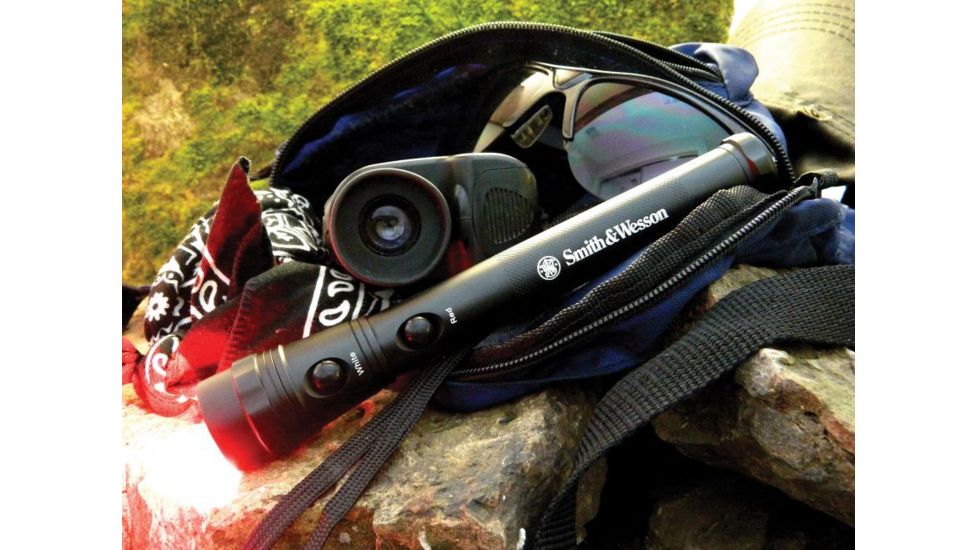 Smith &amp; Wesson Powertech Galaxy 6 Flashlight, Black body, 3 White LED, 3 Red LED 110242